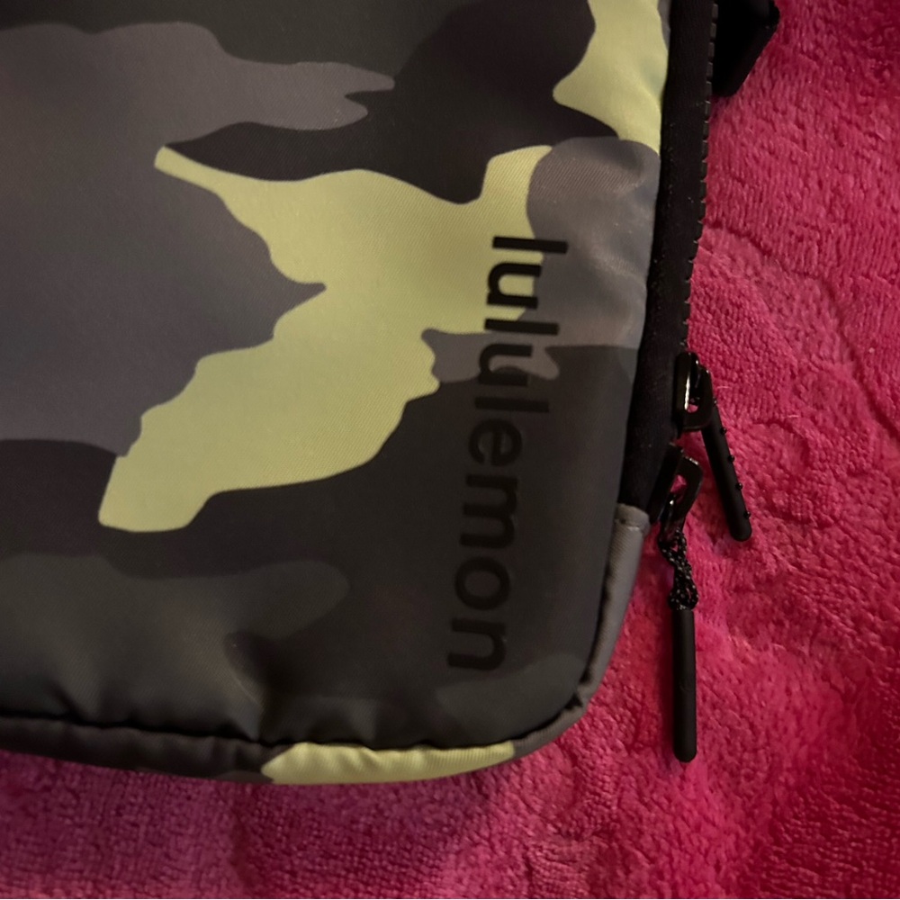 Lululemon Athletica Black and Green Crossbody Bag with Camouflage Design